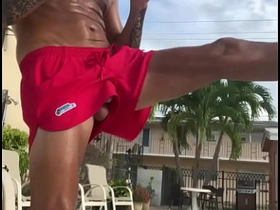 鸡巴意外从短裤里弹出 handsome korean gay porn