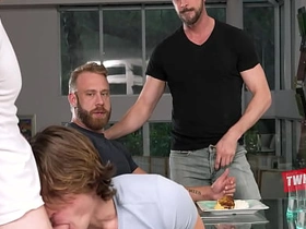 欢乐团聚引发嫩男继子互换 korean gay toilet porn