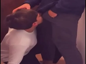 送披萨的小哥毫不留情地干我 korean gay bj porn