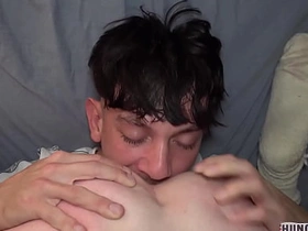 爱尔兰橄榄球猛男狂操饥渴英国小混混 gay hot video porn