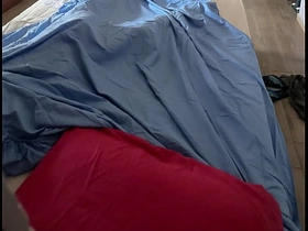 他在被窝里快速激烈地打飞机射精 - 真实高潮 stop time japan gay porn