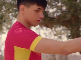 足球小鲜肉球员无套野战 恋足BDSM户外 sg jc gay porn