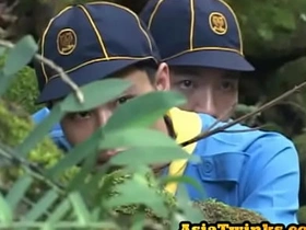 瘦亚裔侦查员口交后享受野战 korean gay teens porn