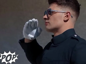 嫩菊爆浆 - Vexillum warn Waters被后入到射，然后跪着接Malik Delgaty的精液 sexy hot gay porn