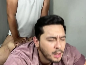 趁他老婆睡着...继父在房间里把我当婊子干 - 同志乱伦 无套内射肛交 singaporean gay porn