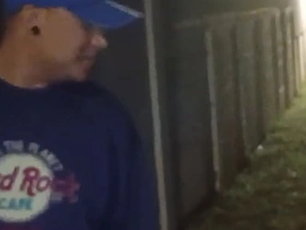 停车撒尿时遇到个小伙子求口交，之后带我去他家趁老婆睡着猛干 chinese trainer gay porn