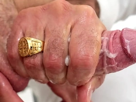 老石匠费利克斯·坎普在所谓面试中把学徒迪伦·泰德斯搞到勃起！这帮石匠真他妈乱！ hot gay porn tamil