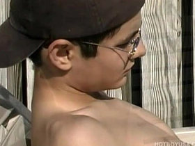 拉丁骚年米基·迪亚兹撸大屌 japan bodybuilder gay porn