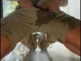 素人男孩厨房尿失禁地板湿透 hot gay black teen porn