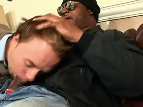 黑肌猛男撕開白嫩男孩肛門狂操 gay korean couple porn