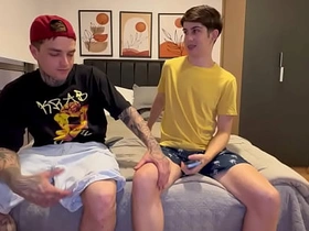 干了个来探望我的老友 korean porn gay teen