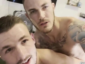 ChristianWilde: 大鸡巴Christian Wilde专业地舔Lane Colten的屁眼 hot gay porn in bed