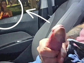 公交站台对着红发妞公开冒险自慰！ hot facial gay porn