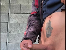 知道远处有人看我自慰，我鸡巴硬得不行 porn gay handsome asia