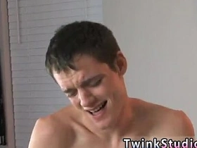 忧郁系亚裔男同志色情片 凯莱布·科尼姆初来乍到跃跃欲试 gay daddy japan porn