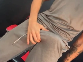 肌肉猛男狂撸挑衅你 hot indian desi gay porn