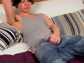 HomoEmo：情绪摇滚骚货桑迪·詹金斯在床上撸硬屌 gay porn hot pinoy