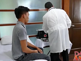 可爱嫩屄Jude被老同志Mike猛干 gay hot porn muscle