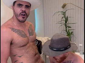 Carmona和Marcelo在激烈互搞中干翻农场男孩 hot gay porn orgy