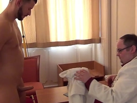 禁忌幻想视频：杰弗里神父2 fat japan gay porn