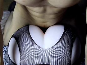 在她浑圆大屁股上射满精液，接着继续操她屁眼！ gay massage porn asian