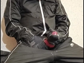 穿运动裤的骚年发情了 chinese daddies gay porn