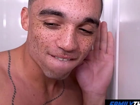 家庭嫩肉 - 看我朋友和他继父搞 hot gay wrestling porn