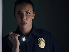 警察闯入外星扶她家 - 性渴寄生虫把辣妹变人妖 tamil hot gay porn