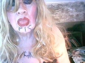 脏烟枪母狗莎拉喝尿自辱 边打飞机边用巨屌假阳具捅屎眼贱穴 gay porn asia