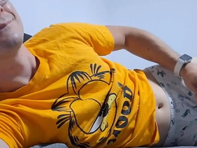 饥渴大学生在床上撸管等继父 korean cute gay porn