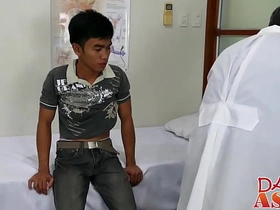 看诊时被无套中出的亚裔少年 korean gay porn couple