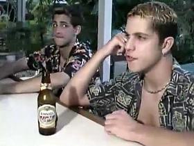 嫩弟 Ethan 和 Matthew 互嗦鸡巴后肛交 japan massage porn gay