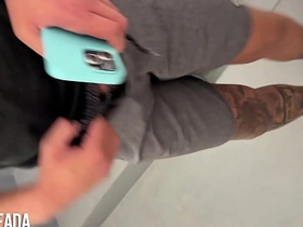 在健身房回来的路上在楼梯间给朋友口交 chinese tattoo gay porn