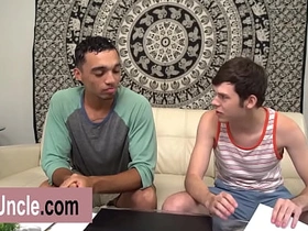 俊美的达科塔那光滑的屁股被干爆了 black gay porn hot