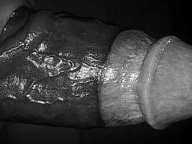 抹油的发情男人呻吟着撸他的大黑屌 japan gay porn ren