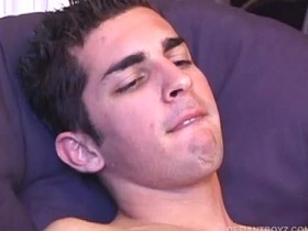 年轻的德文撸出精液然后吃掉 hot gay porn hentai