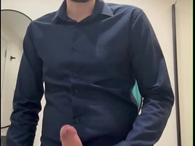 性感老爹对着镜子手淫 hot hunk indian gay porn