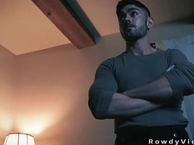 沉迷游戏的直男第一次被肛交 hot skinny gay porn