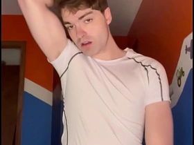 非法入室顺便爆操这个小骚货的屁眼 chinese cum control gay porn