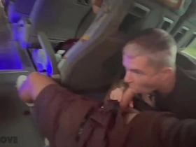 公交车上陌生人的口活和酒店里的爆浆 gay porn hot threesome