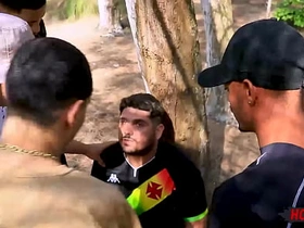 丛林里火辣淫乱的群交！ hot bbc gay porn