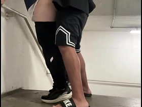 楼道贱货求楼梯间挨操，老子如她所愿狠狠干了 hot gay teen porn