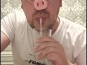 这个俄国基佬有瘾: 就爱嘴里新鲜精液的味道! hot romantic gay porn