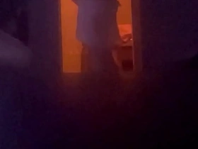 监控拍下瘦弱少年被发情继父弄醒 快速激烈的一顿操作：打屁股、口交、踩踏、坐脸 hot black man gay porn