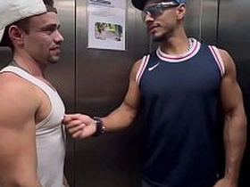 绝美伪娘用迷离眼神凝视镜头 hiroto gay porn japan