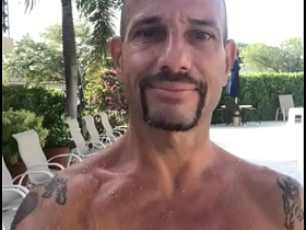 泳池边 singapore hot gay porn