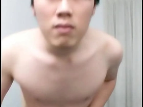 可爱的亚洲小鲜肉打飞机 hot hunk asian gay porn