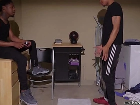 EdwardJames：Adore在洗衣房被肌肉猛男Dreezy Long操烂屁眼 chinese grandpa gay porn