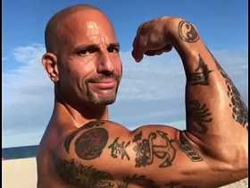 海滩上炫耀超大量精液 chinese doctor gay porn