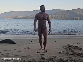 肌肉男裸体海滩群交 gay porn chinese muscle